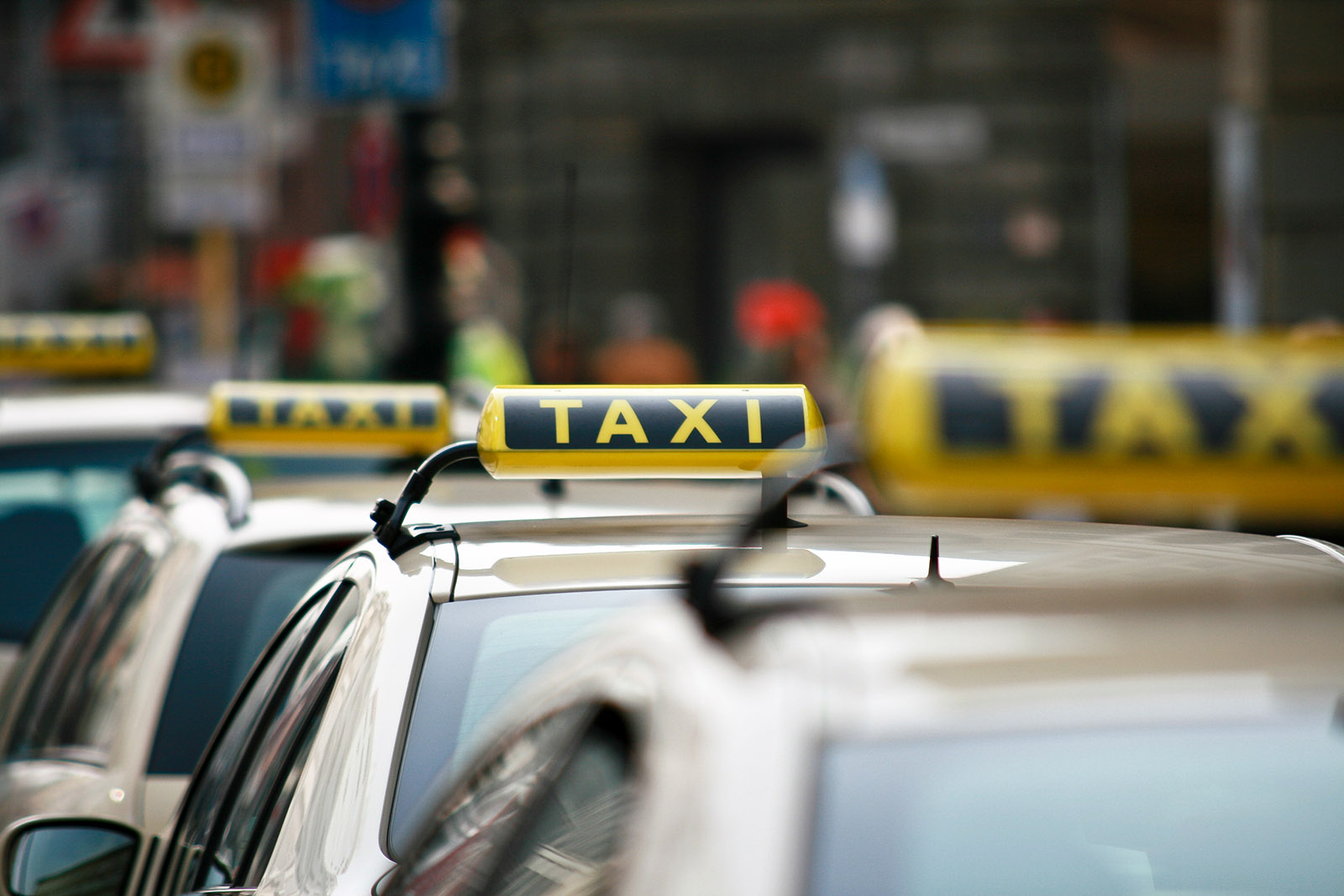 Taxis stehen für die Untersuchungen gem. §§ 41, 42 BOKraft an
